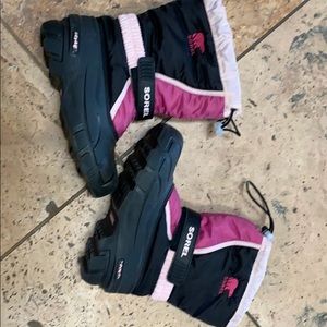 Sorel FLURRY snow boots size 5 (BIG GIRL) Excellent used condition.